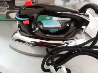 LMG Steam Iron - Image 3
