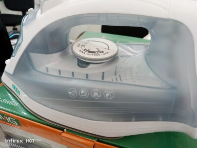 LMG Steam Iron - Image 2